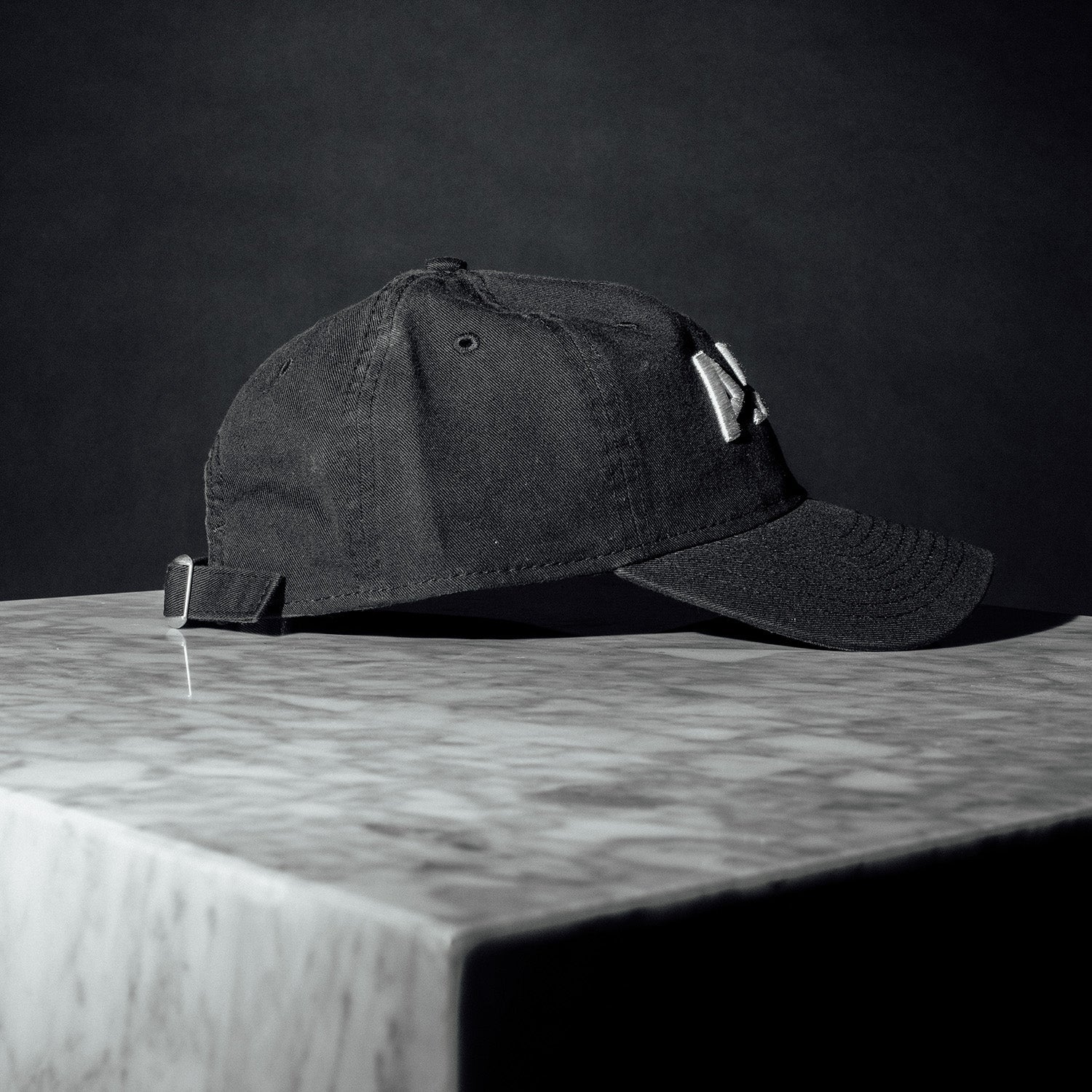 APL Logo Hat Black / White