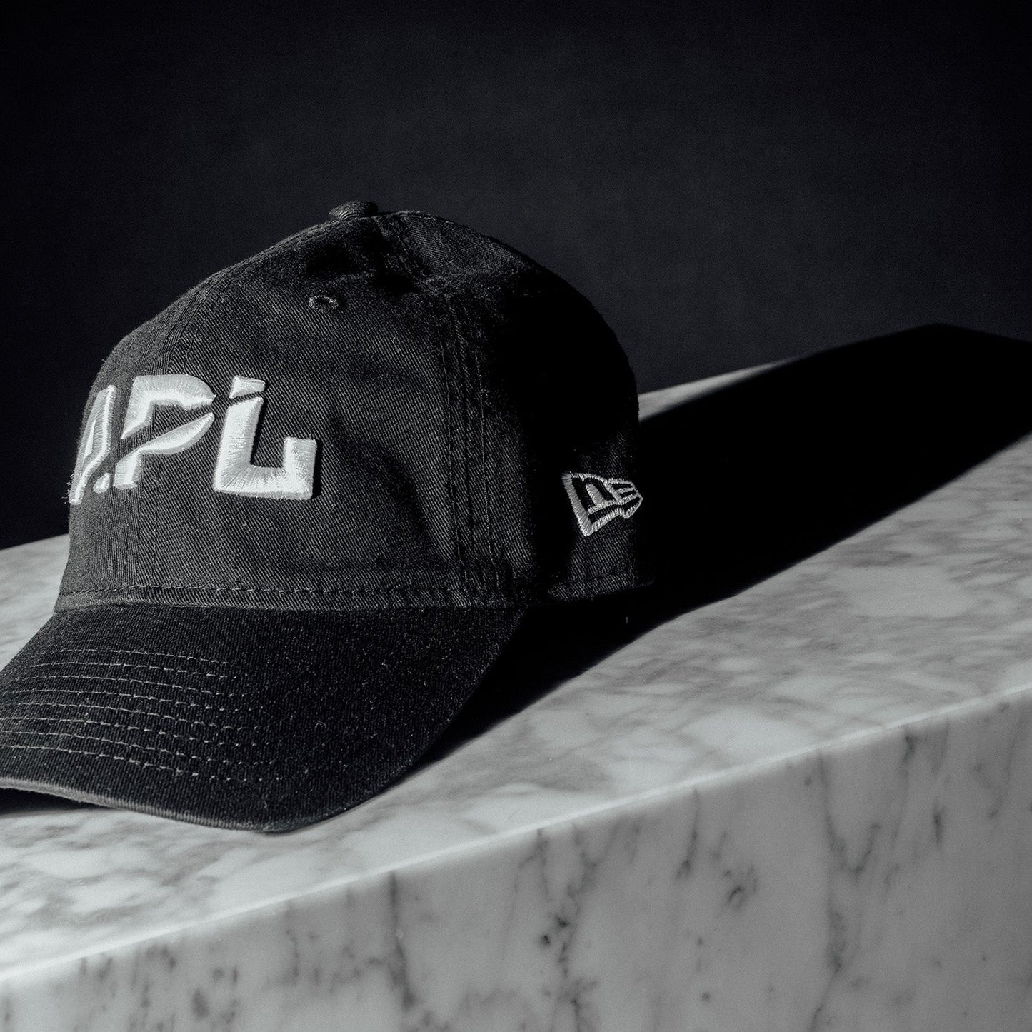 APL Logo Hat Black / White